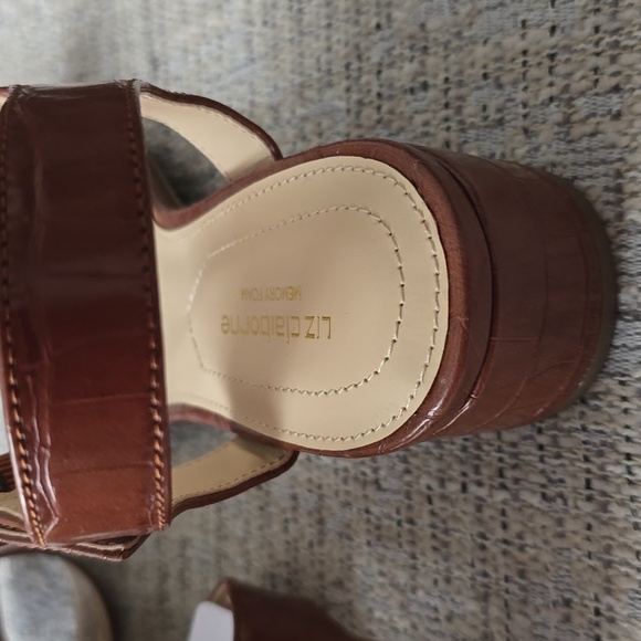 LIZ CLAIBORNE SIGNATURE WOMEN'S BROWN SUMMER MEMORY FOAM SANDALS SIZE 8 - Picture 11 of 14